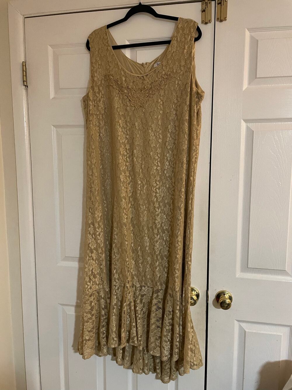 Roaman's gold lace sleeveless formal dress size 22W